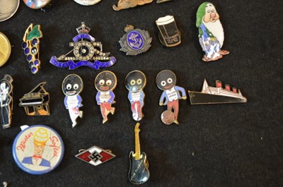 Lot 369 - A group of collectible badges to include...