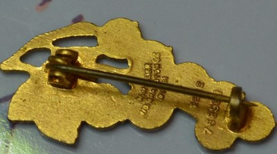 Lot 369 - A group of collectible badges to include...