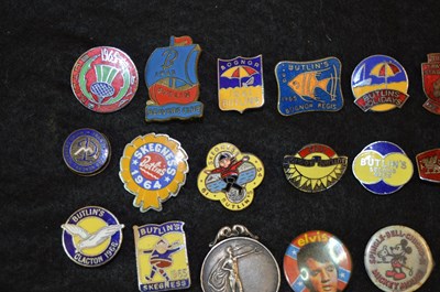 Lot 369 - A group of collectible badges to include...