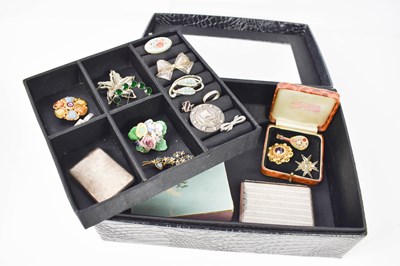 Lot 185 - A group of silver and costume jewellery,...