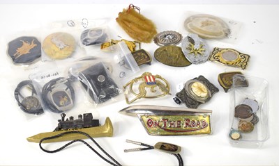 Lot 251 - A group of collectables to include USA related...