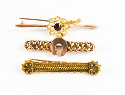Lot 109 - A 15ct gold, seed pearl and garnet set brooch,...