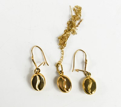 Lot 34 - A 9ct gold 'coffee bean' necklace and earring...