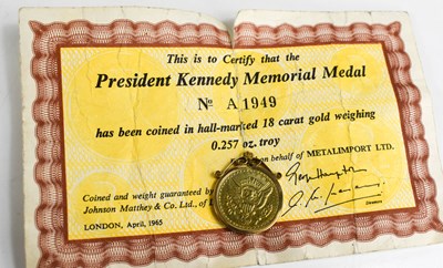 Lot 140 - An 18ct gold mounted John F Kennedy gold...
