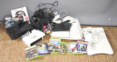 Lot 342 - A group of gaming items including a Nintendo...