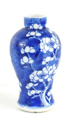 Lot 224 - An early 20th century Chinese blue and white...