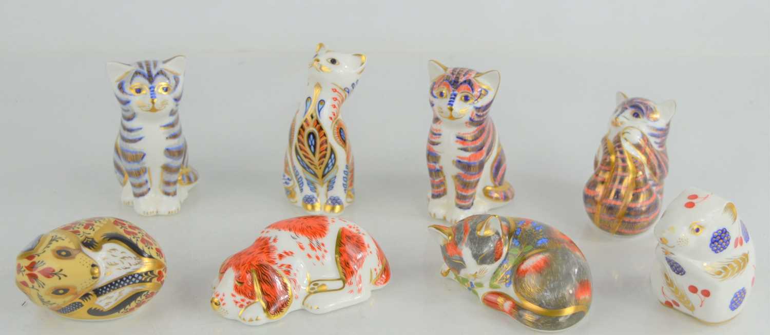 Lot 127 - A group of eight Royal Crown Derby...