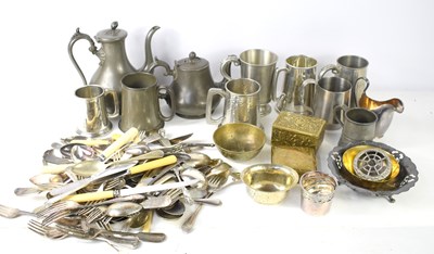 Lot 313 - A group of metal ware to include pewter tea...