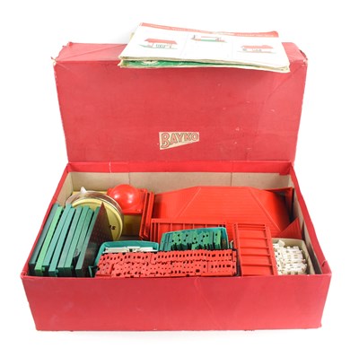 Lot 337 - A vintage Bayko No4 building set, in the...