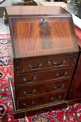 Lot 419 - A small mahogany bureau, with fitted interior,...