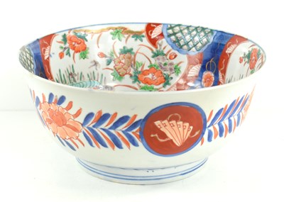 Lot 245 - An antique Japanese bowl in the Imari pattern,...