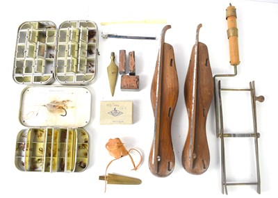 Lot 266 - A group of collectables and fishing related...