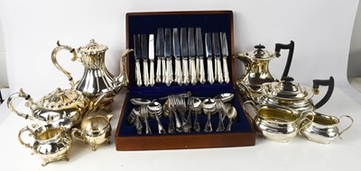 Lot 316 - A selection of silver plateware, comprising...