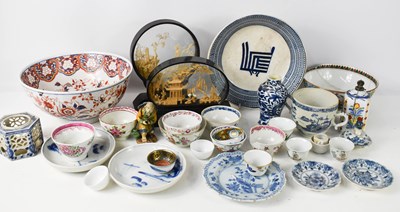 Lot 233 - A selection of Chinese ceramics and artefacts,...