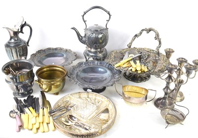 Lot 171 - A group of silver plated items to include...