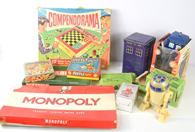 Lot 55 - A group of toys, some vintage to include Star...