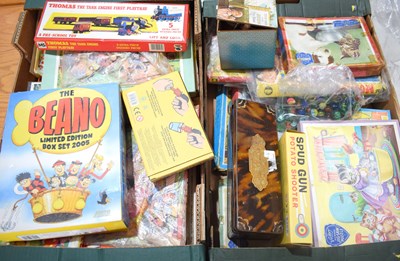 Lot 18 - A large group of vintage games and jigsaw...