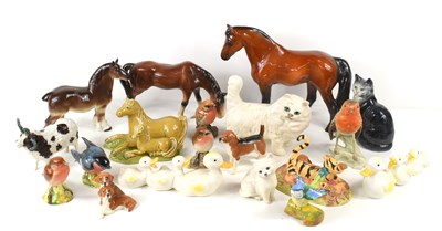 Lot 305 - A selection of ceramics to include Beswick...