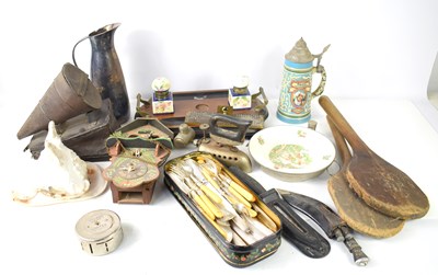 Lot 145 - A group of collectables to include a Paraffin...