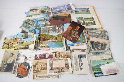 Lot 268 - A collection of vintage postcards, some early...