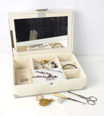 Lot 142 - A jewellery box containing jewellery and...