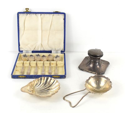 Lot 364 - A group of silver comprising of a tea strainer,...