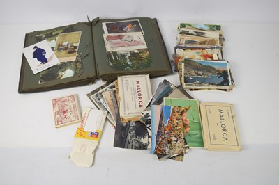 Lot 270 - A collection of Edwardian and later postcards,...