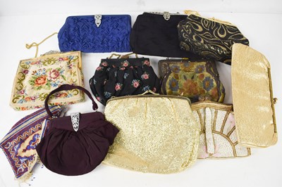 Lot 478 - A group of vintage 20th century handbags,...