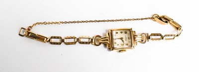 Lot 269 - A lady's vintage Aviva 9ct gold cased...