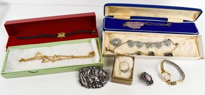 Lot 213 - A group of vintage costume jewellery and...