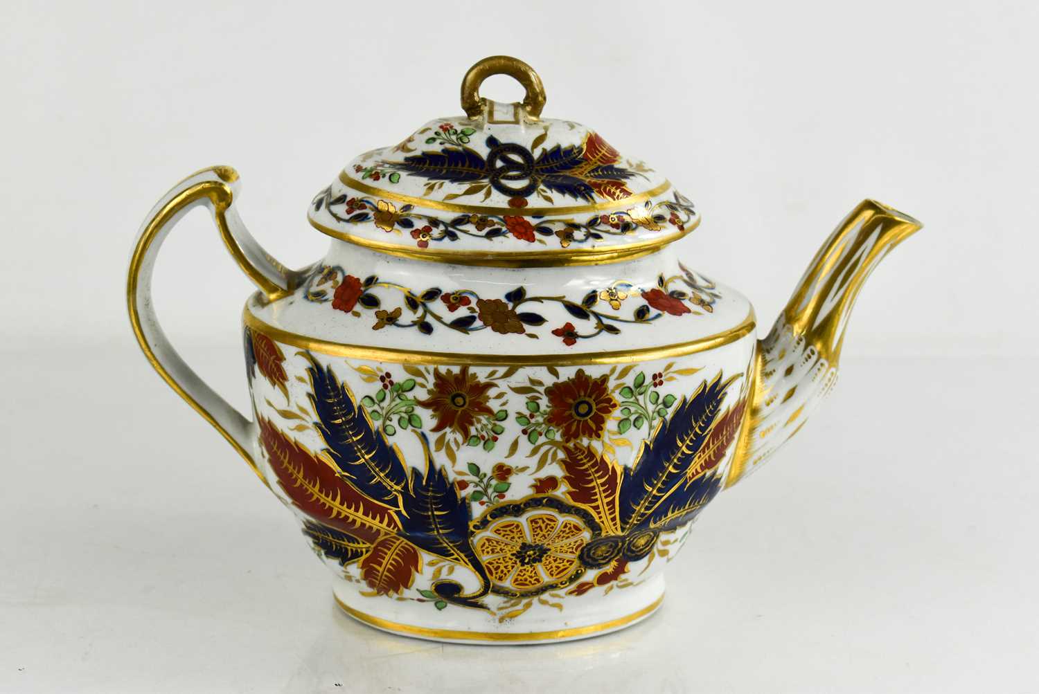Lot 45 - An early Chamberlain Worcester tea pot, with...