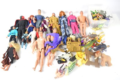 Lot 62 - A group of vintage toys and figures to include...