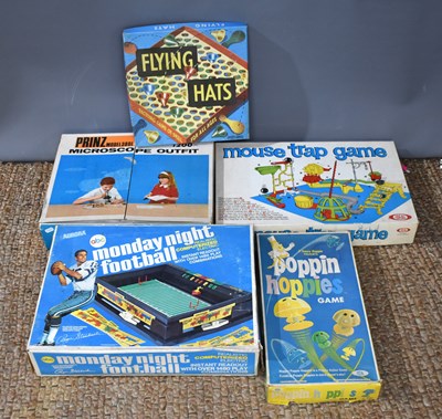 Lot 47 - A group of vintage games to include Aurora...