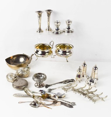 Lot 162 - A group of silver to include a pair of...