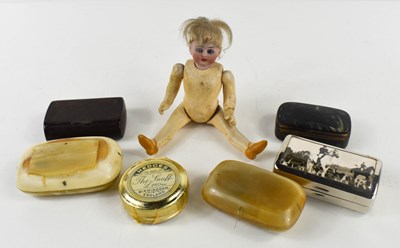 Lot 159 - A group of snuff boxes, including two horn...