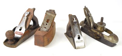 Lot 593 - A group of vintage woodworking planes to...