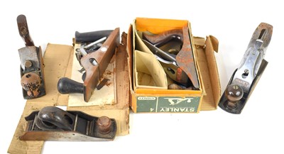 Lot 595 - A group of woodworking planes to include a...