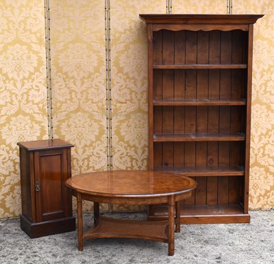 Lot 627 - A pine bookcase with five shelves together...