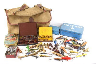 Lot 371 - A collection of vintage fishing items,...