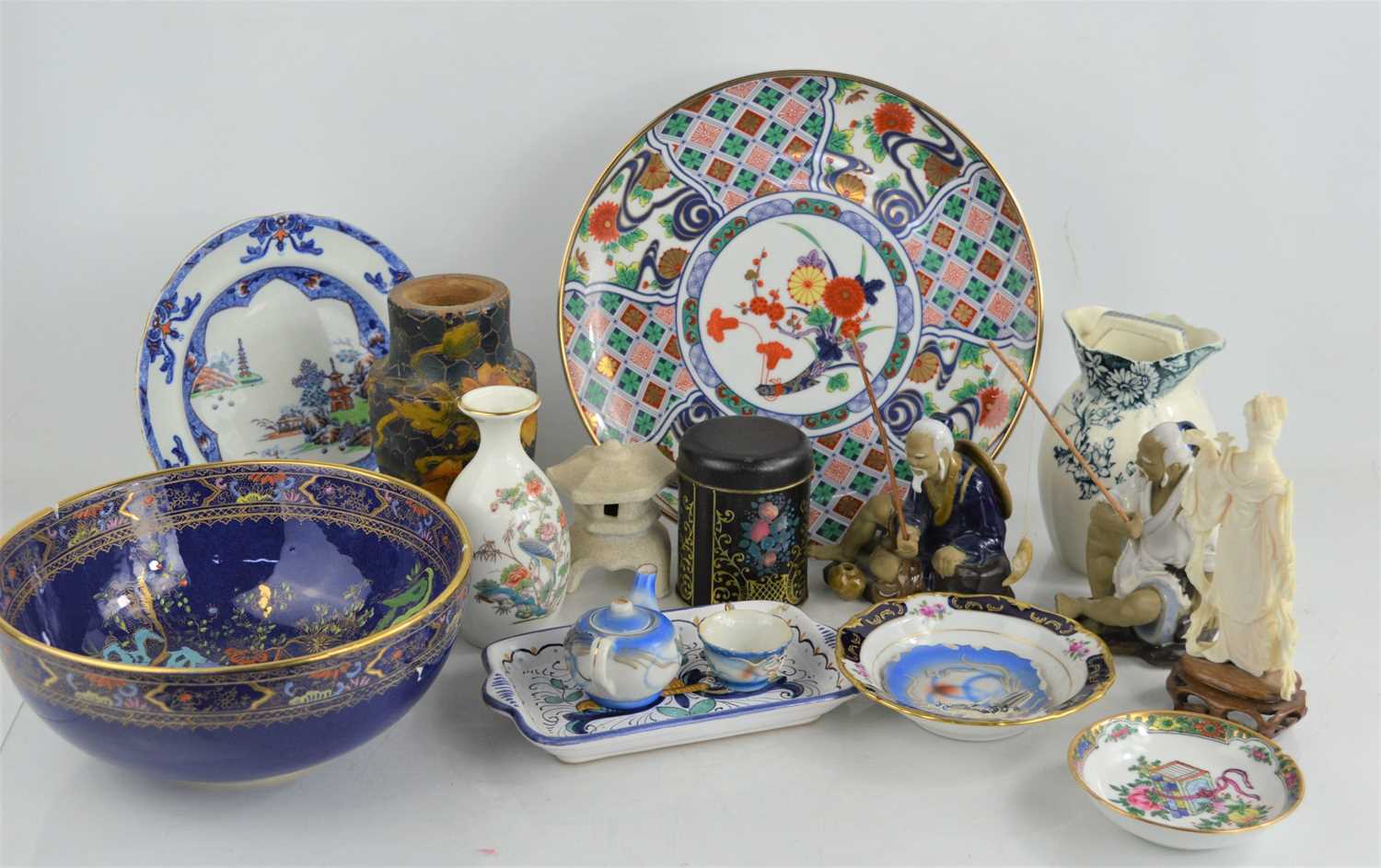 Lot 180 - A group of Chinese and other ceramics to...