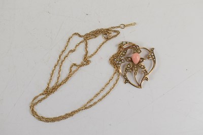Lot 31 - A 9ct gold Edwardian pendant of heart shaped...