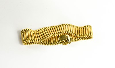 Lot 46 - A 14ct gold bracelet of alternating engraved...