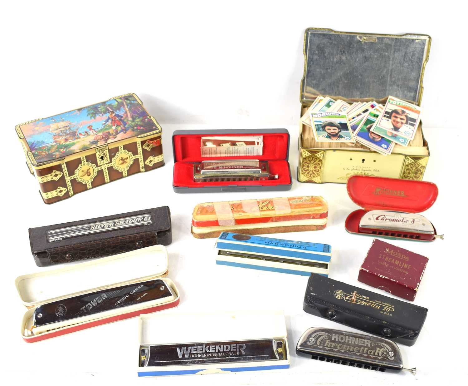 Lot 231 - A collection of vintage harmonicas to