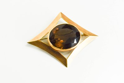 Lot 68 - A 14ct gold and smokey quartz brooch, the...
