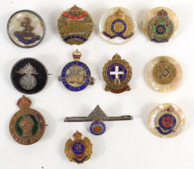 Lot 22 - A group of badges and brooches to include a...