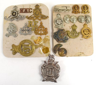 Lot 62 - A group of military cap and collar badges to...