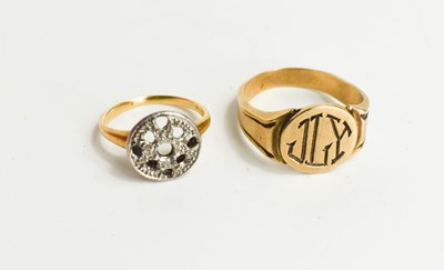 Lot 157 - A 10kt gold signed ring, engraved with...