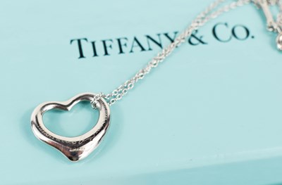 Lot 17 - An Elsa Peretti for Tiffany & Co platinum...