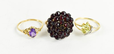 Lot 247 - Three 9ct gold rings; one garnet and cluster...