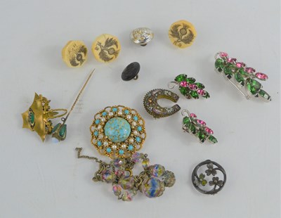 Lot 226 - A group of Jewellery to include a Weiss flower...